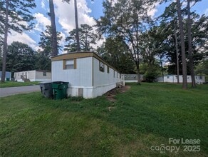 6028 McDaniel Ln in Charlotte, NC - Building Photo - Building Photo