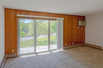 Chateau Royal Apartments in New Brighton, MN - Building Photo - Interior Photo