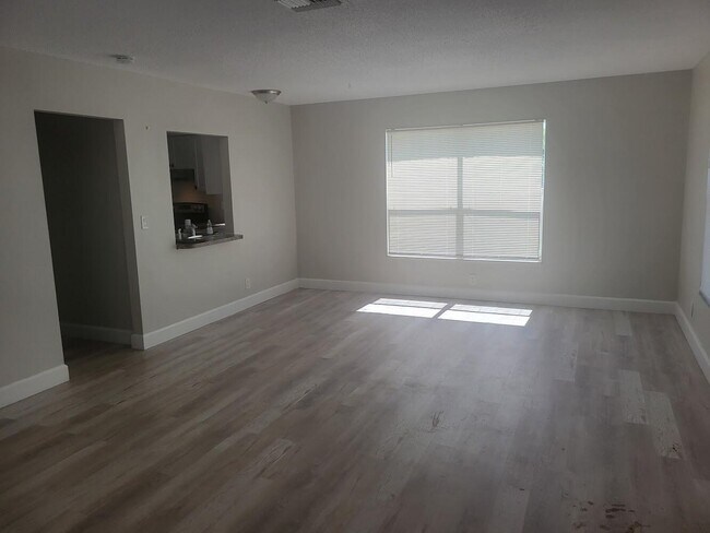 104 SE 11th Ave in Boynton Beach, FL - Building Photo - Building Photo