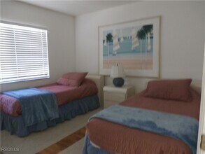 11500 Caravel Cir in Ft. Myers, FL - Foto de edificio - Building Photo