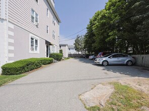 9 Western St in Bristol, RI - Building Photo - Building Photo