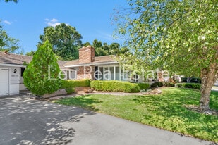 6640 S Land Park Dr in Sacramento, CA - Building Photo