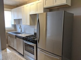 390 E Tompkins St in Columbus, OH - Building Photo