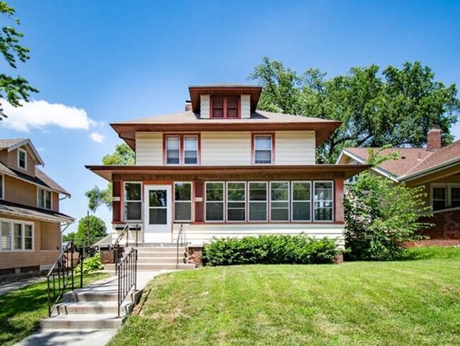 4210-4212 Davenport St in Omaha, NE - Building Photo - Building Photo