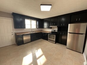 129 Troeckler Ln in Granite City, IL - Building Photo - Building Photo