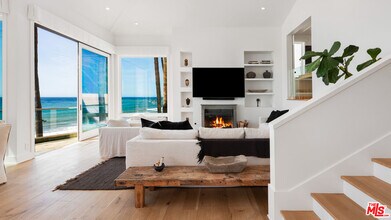 33340 Pacific Coast Hwy in Malibu, CA - Building Photo - Building Photo