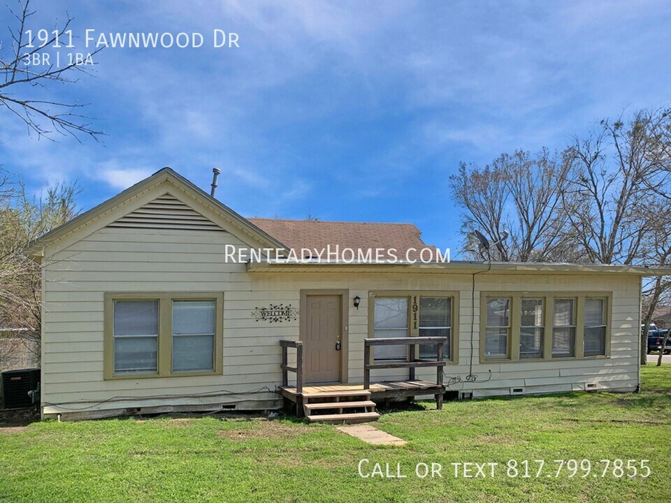 1911 Fawnwood Dr in Bryan, TX - Building Photo