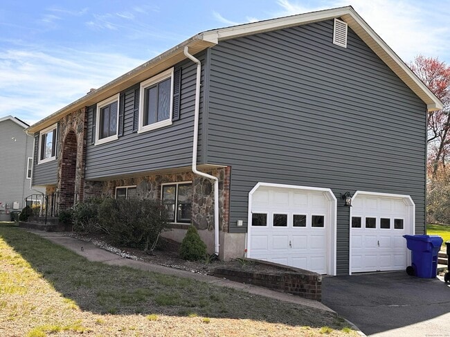 37 Woodmont Dr in East Hartford, CT - Building Photo - Building Photo