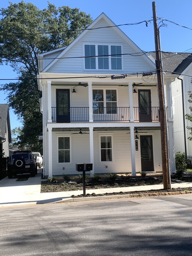 16 Perry Ave, Unit 16 B in Greenville, SC - Foto de edificio - Building Photo