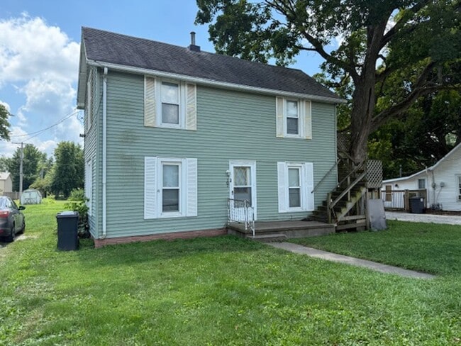 property at 107 W Prairie St