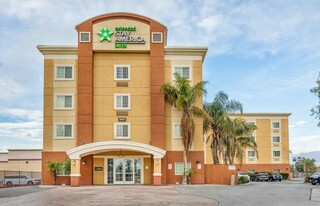 Furnished Studio-Bakersfield - Chester Lane in Bakersfield, CA - Building Photo