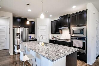 9202 Spade Cir in Austin, TX - Foto de edificio - Building Photo