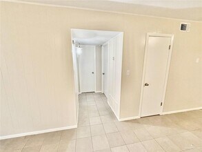 3616 Harvey Dr W, Unit 2 in McAllen, TX - Building Photo - Building Photo