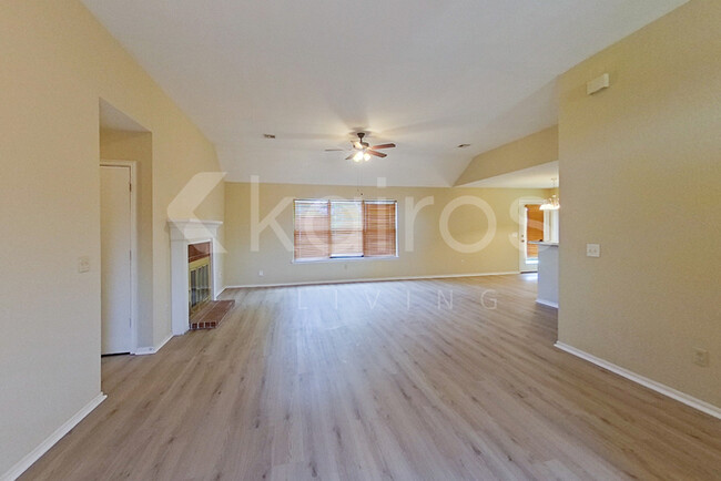 317 E Twelve oaks Terrace in Mustang, OK - Building Photo - Building Photo