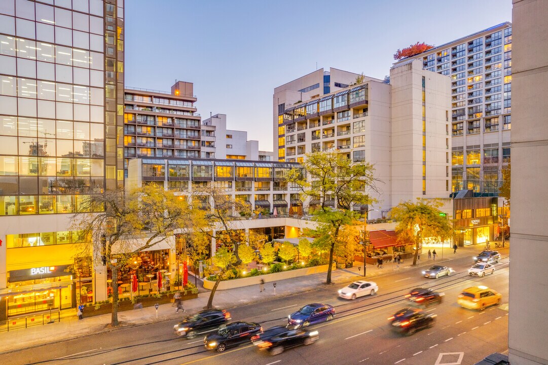 The Residences at 850 Burrard in Vancouver, BC - Building Photo