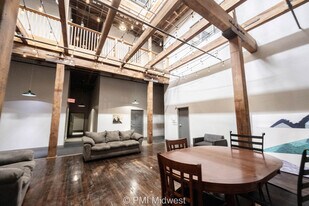 Lofts on Madison in Indianapolis, IN - Building Photo