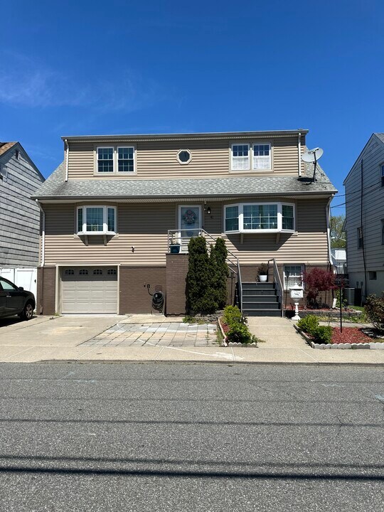 46 Union Ave in Little Ferry, NJ - Building Photo