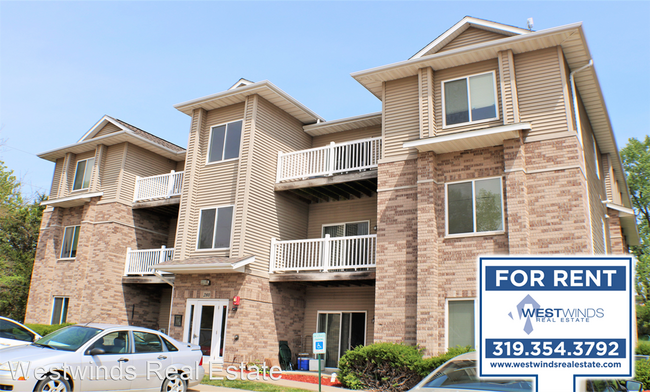 280 Sadler Ln in North Liberty, IA - Building Photo - Building Photo