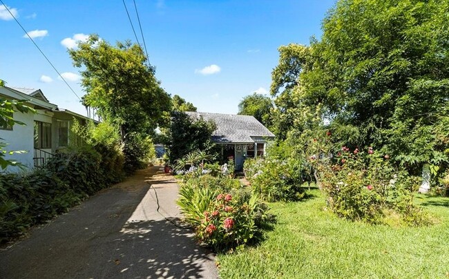 738 E Sacramento St in Altadena, CA - Building Photo - Building Photo