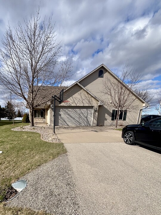 N9689 Hopfensperger Rd, Unit W5528 Holly St in Appleton, WI - Building Photo