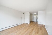 130 Mammoth Rd photo'