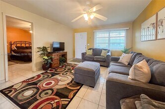 2230 Jackson St in Hollywood, FL - Building Photo - Building Photo