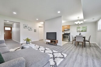 Hamilton Court East Apartments in Bensalem, PA - Building Photo - Building Photo