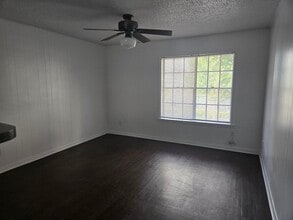 512 1st St, Unit 4 in College Station, TX - Building Photo - Building Photo