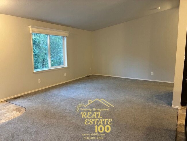 15 N Hillside Dr in Otis, OR - Building Photo - Building Photo