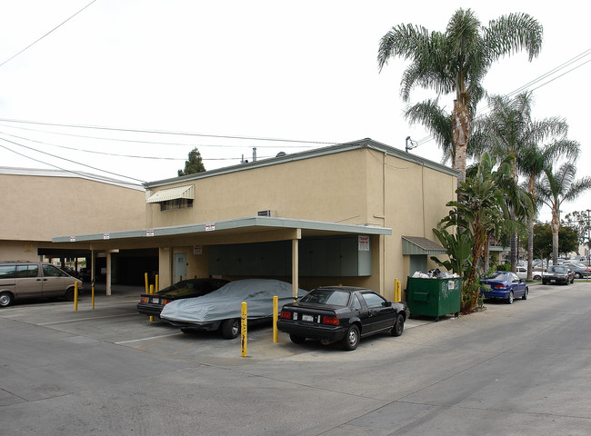 814 N Van Ness Ave in Santa Ana, CA - Building Photo - Building Photo