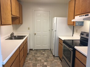 214-214 Sunny Ln in Sutherlin, OR - Foto de edificio - Building Photo
