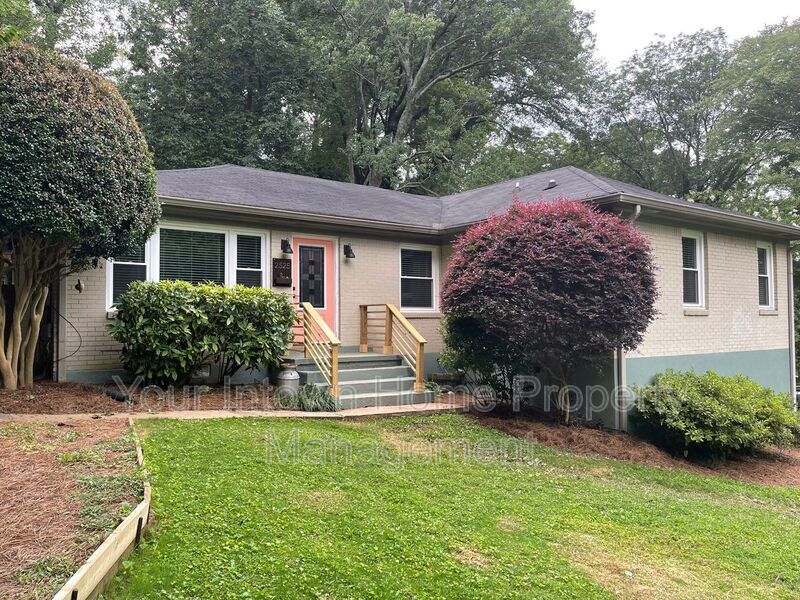 2525 St Patrick St SE in Atlanta, GA - Foto de edificio