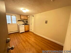 53 S Huntington Ave, Unit B4 in Boston, MA - Building Photo - Building Photo