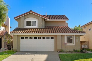 1124 Grass Valley Way in Santa Maria, CA - Building Photo