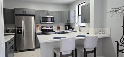 953 NW 135th Ave in Pembroke Pines, FL - Building Photo - Building Photo
