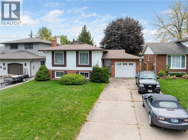 13 Meadowbrook Crescent in St Catharines, ON - Building Photo - Building Photo