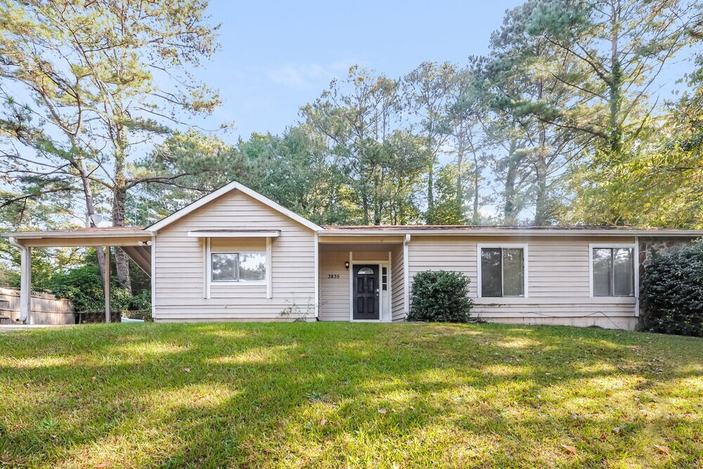 3835 Scarsborough Dr SW in Lawrenceville, GA - Building Photo