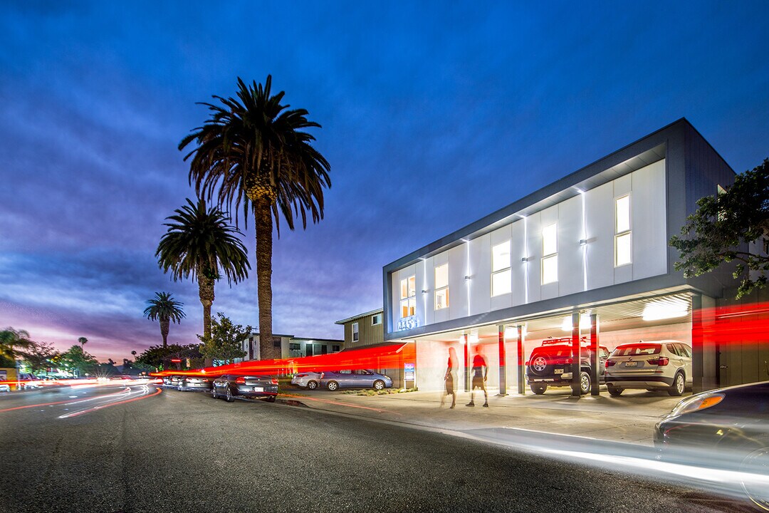 1445 9th St, Unit 200 in Santa Monica, CA - Building Photo