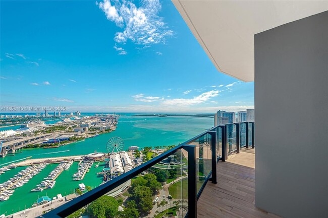 398 NE 5th St, Unit 3711 in Miami, FL - Building Photo - Building Photo