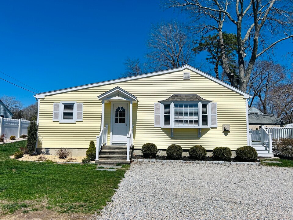 3 S Rd in East Lyme, CT - Building Photo