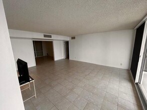 126 Lakeshore Dr in North Palm Beach, FL - Building Photo - Building Photo