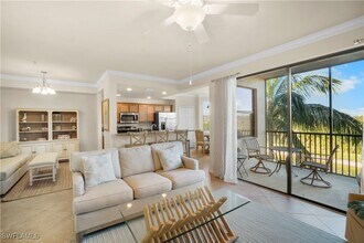 9816 Giaveno Cir in Naples, FL - Foto de edificio - Building Photo