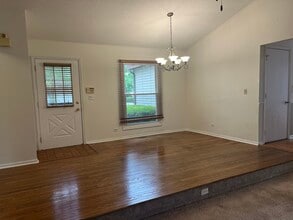 821 Brentwood Dr in Cary, IL - Building Photo - Building Photo