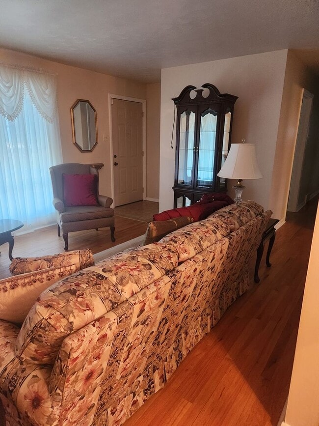 518 E Walton Ave in Altoona, PA - Foto de edificio - Building Photo