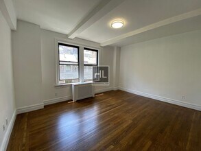 25 W 68th St in New York, NY - Building Photo - Building Photo