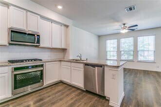 2402 Siskiyou St in Lewisville, TX - Building Photo - Building Photo