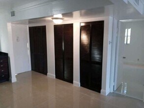 3120 N Pine Island Rd, Unit 3 in Sunrise, FL - Foto de edificio - Building Photo