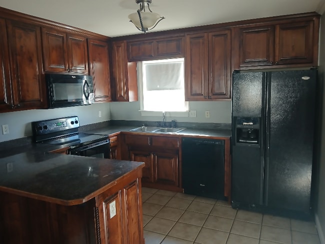 5862 Barkley Ln in Hahira, GA - Building Photo - Building Photo