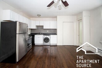 3345 N Marshfield Ave, Unit 202 in Chicago, IL - Foto de edificio - Building Photo