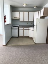 305 S 1st St, Unit 7 in Marshalltown, IA - Building Photo - Building Photo